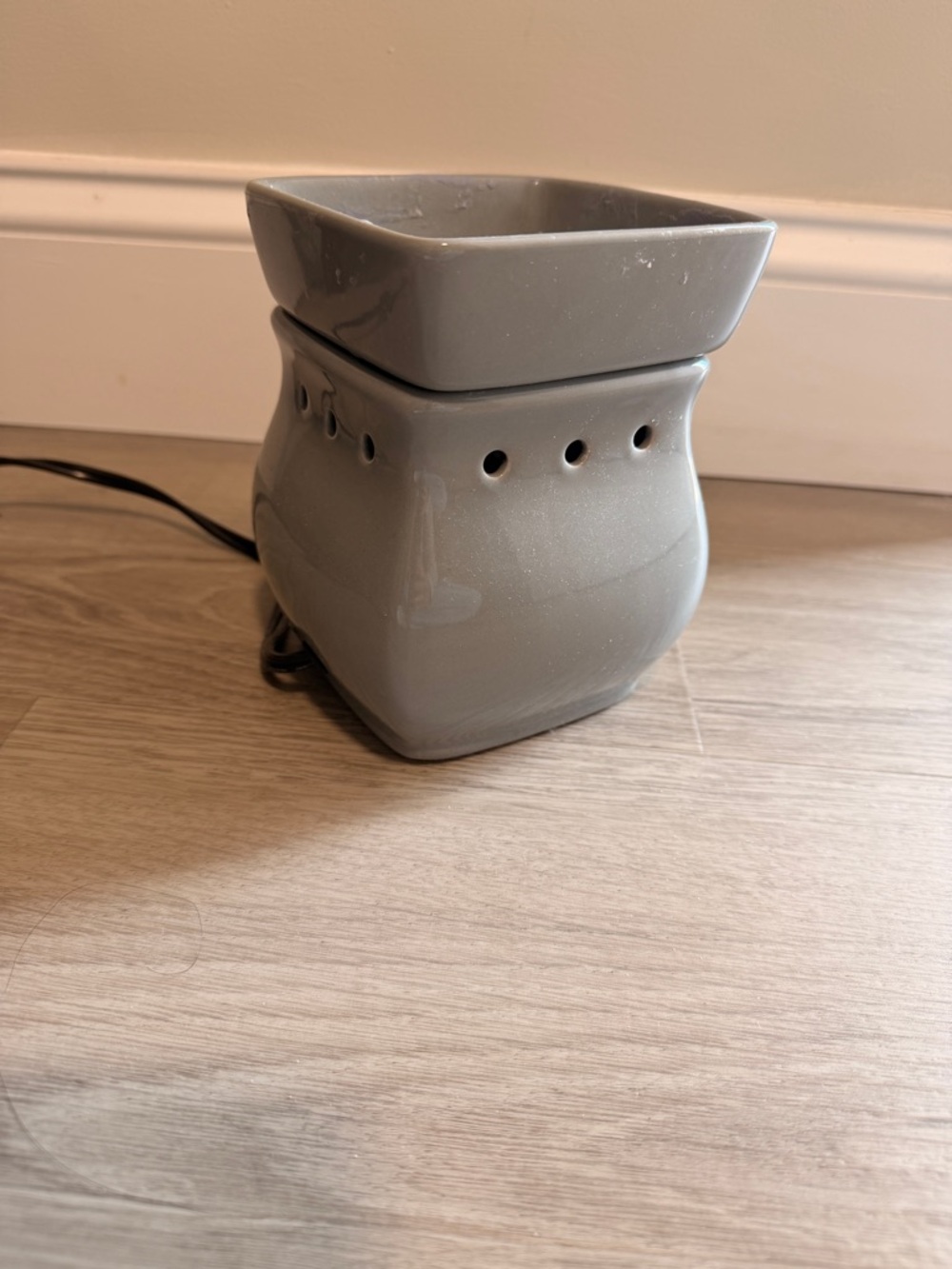 Scentsy Classic Gray candle wax warmer